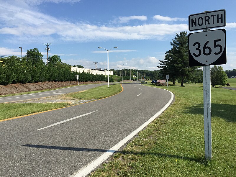 File:2017-06-13 09 07 41 View north along Virginia State Route 365 at U.S. Route 11 (Lee Highway) at the Wytheville Community College in Wytheville, Wythe County, Virginia.jpg