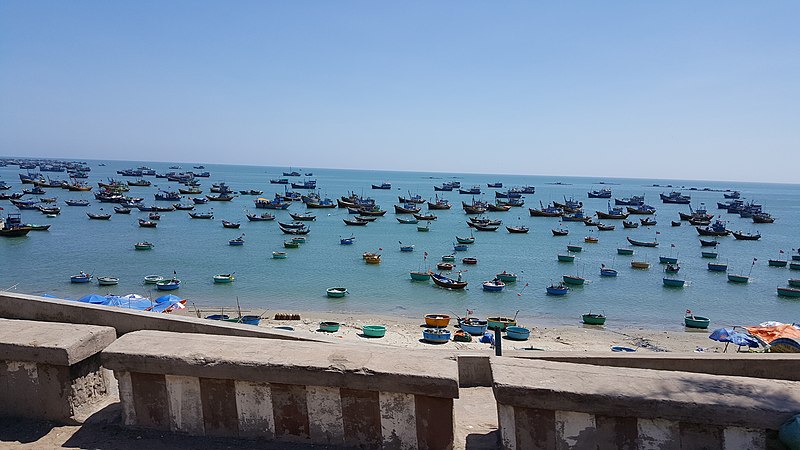 File:20180411 133925Mũi Né beach.jpg