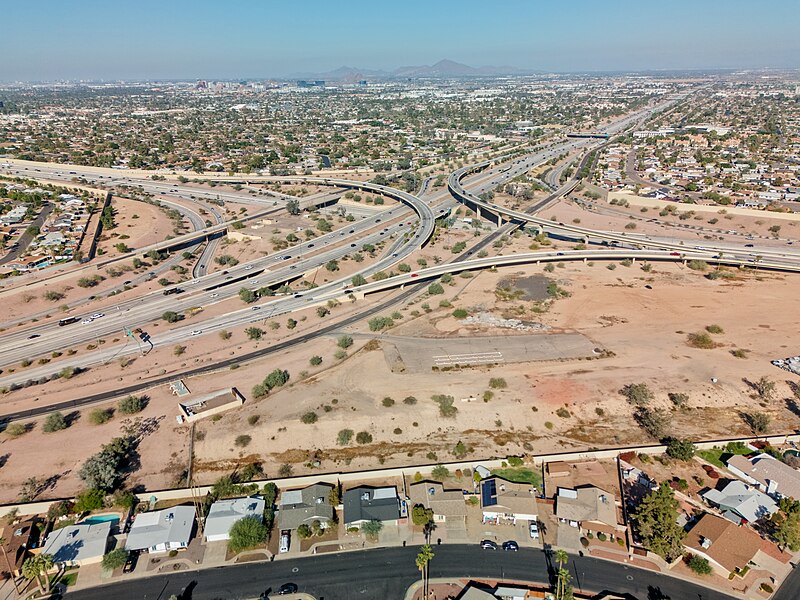 File:231202-4 intersection of Loop 101 and US 60 from the southeast.jpg