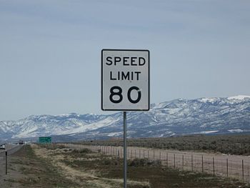 English: Speed Limit 80MPH on Interstate Highw...