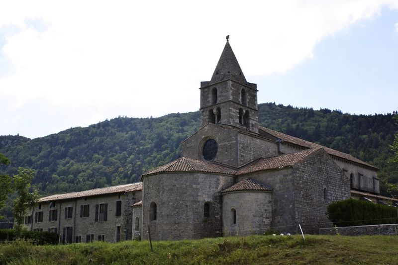 File:Abbaye de Léoncel.jpg