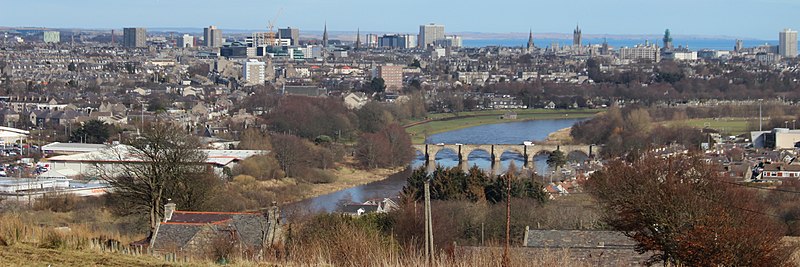 File:Aberdeen from Tollohill Woods (banner esVoy).JPG