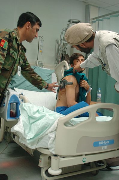 File:Afghan senator member visits injured locals at Bagram hospital DVIDS47933.jpg