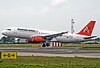 Amsterdam Pesawat Airbus A320 PH-AAX mendarat di Schiphol airport.jpg