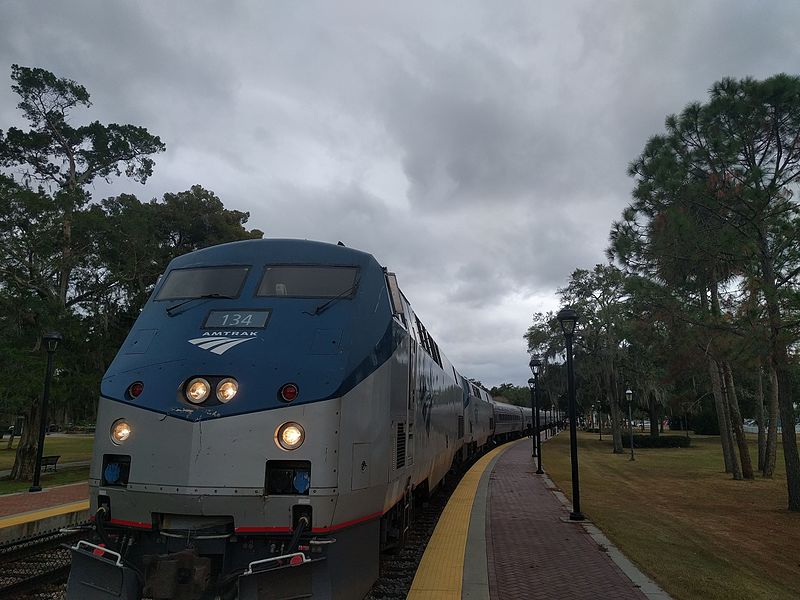 File:Amtrak Silver Meteor 98 at Winter Park Station (31207622520).jpg