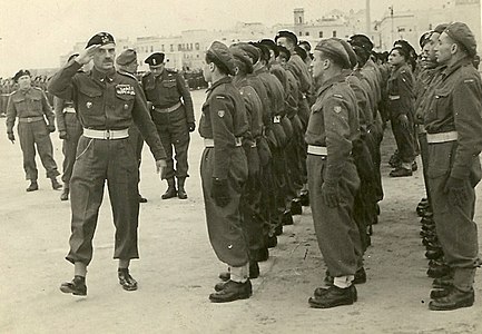 В. Андерс інспектує воєні частини 2-го польского корпусу, Італія, 1945.