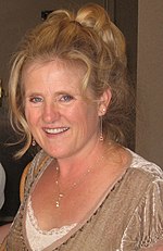 Nancy Cartwright ha doppiato il personaggio di Bart Simpson nel video musicale.