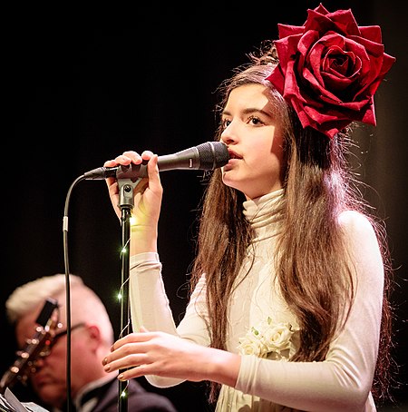 Angelina Jordan with The Real Thing Cosmopolite 2017 (212619).jpg