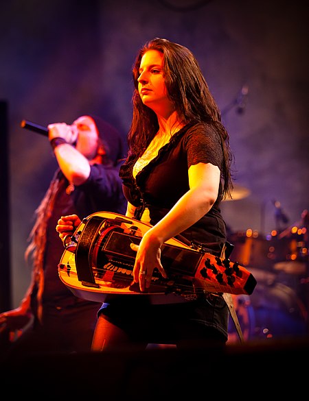Anna Murphy - Eluveitie live @ WGT 2011.jpg