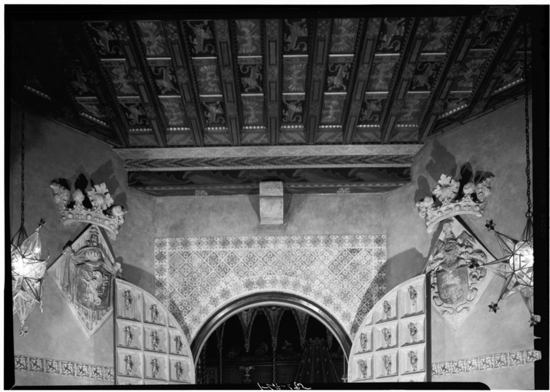 File:April 1967 DETAIL OF SOUTH END OF ENTRANCE HALL SHOWING TILE OVERDOOR, CEILING DECORATION, AND COATS OF ARMS - Mar-a-Lago, 1100 South Ocean Boulevard, Palm Beach, Palm Beach HABS FLA,50-PALM,1-17.tif