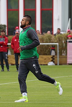 Arturo Vidal Training 2017-05 FC Bayern Muenchen-1.jpg