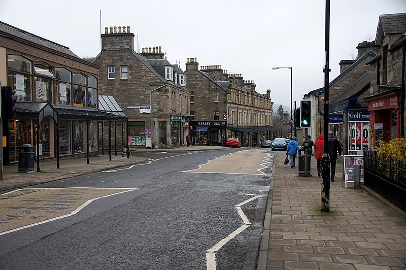 File:Atholl Road, Pitlochry - geograph.org.uk - 3936542.jpg