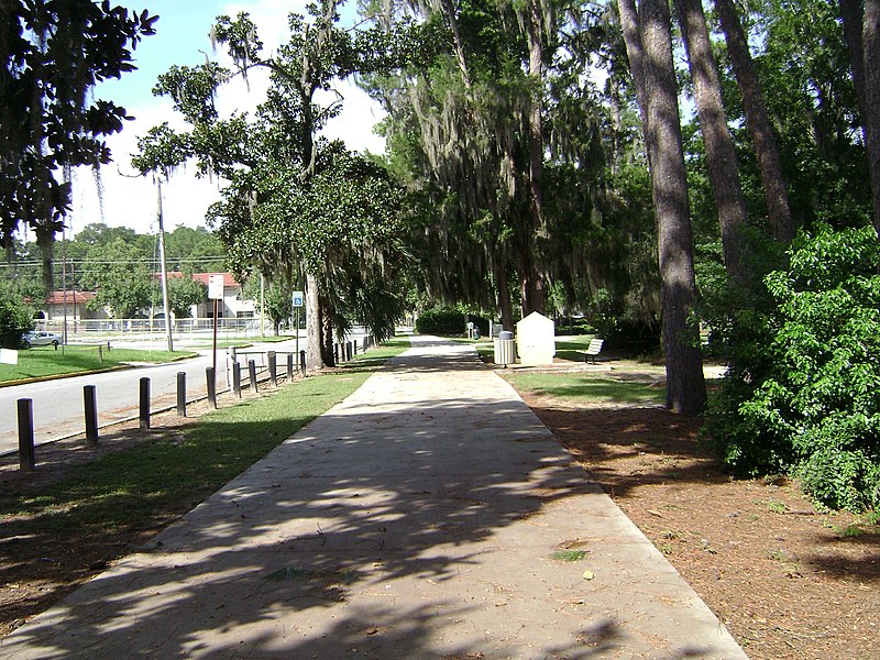 File:Azalea City Trail 24.jpg