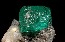 Rough emerald on matrix Beryl var. emeraude sur gangue (Muzo Mine Boyaca - Colombie) 15.jpg