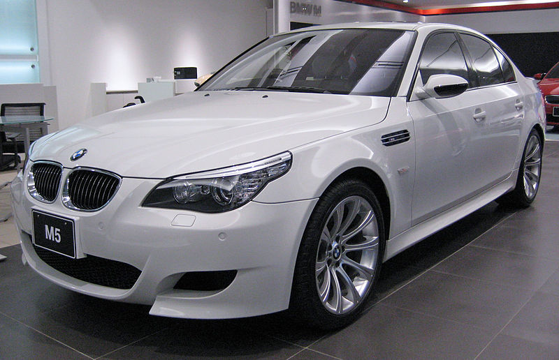 800px-BMW_E60_M5_1.JPG