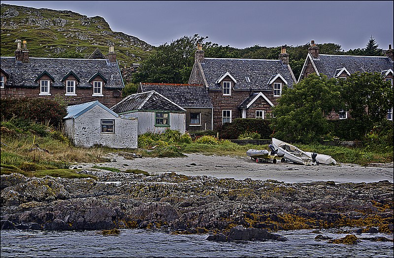 File:Baile Mor, Iona (9757966445).jpg