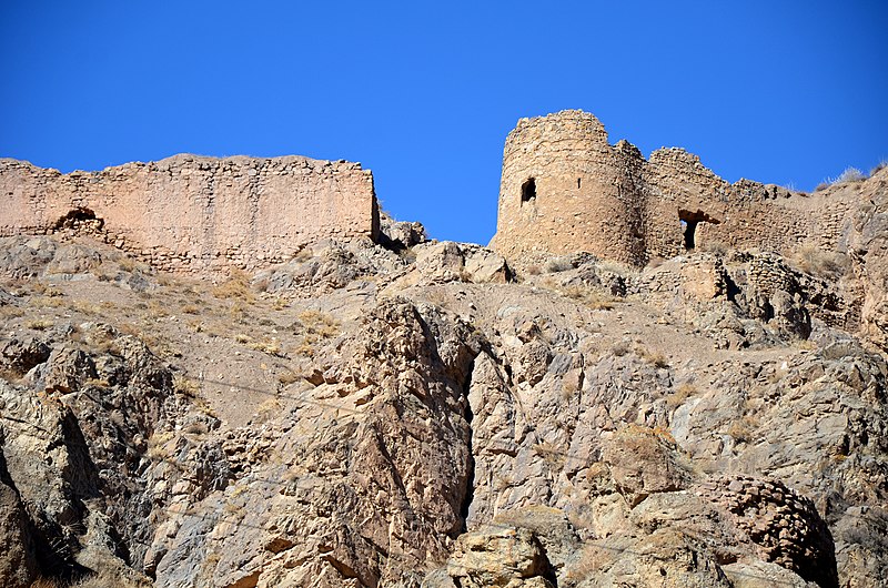 File:Baladeh Poulad Castle 3520.jpg