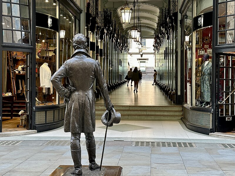 File:Beau Brummell statue outside Piccadilly Arcade.jpg