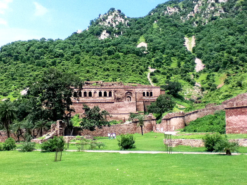 File:Bhangarh Fort.jpg