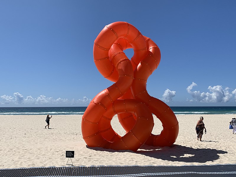 File:Big red thing at Swell Sculpture Festival 2020, 02.jpg