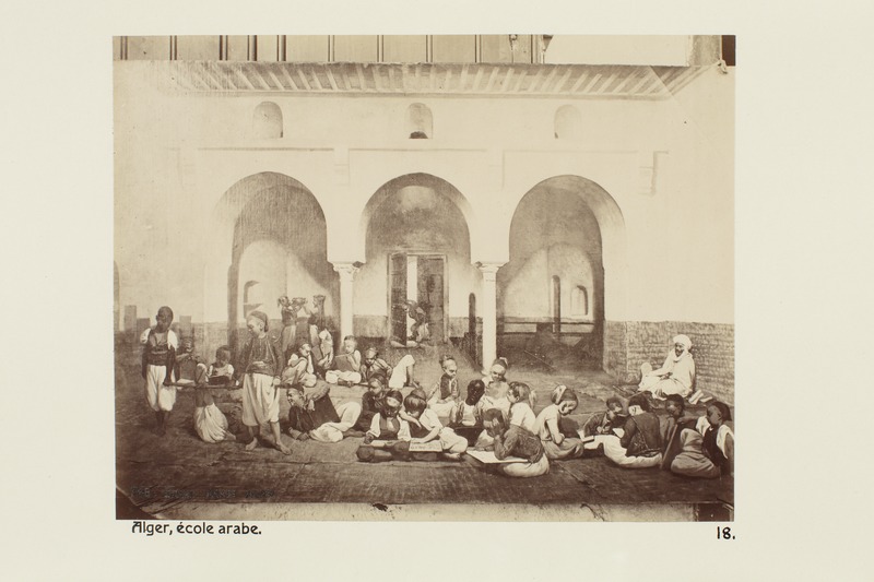 File:Bild från familjen von Hallwyls resa genom Algeriet och Tunisien, 1889-1890. "Alger, arabisk skola - Hallwylska museet - 91865.tif