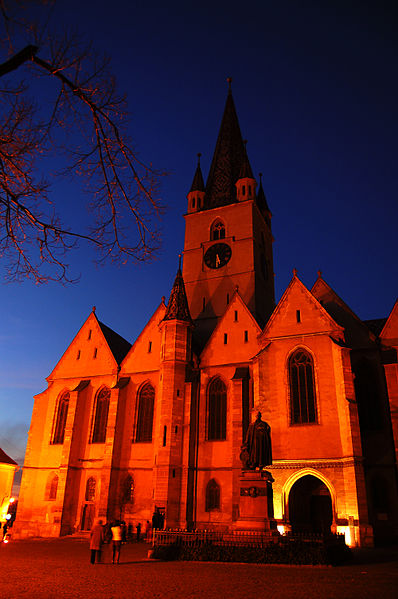 File:Biserica evanghelica vedere fata-.jpg