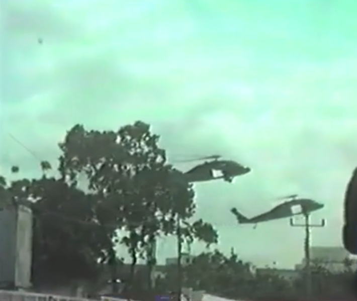 File:Black Hawks land during the July 12 1993 Raid.png