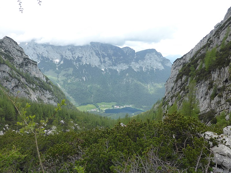 File:Blaueishütte, Hintersee.jpg