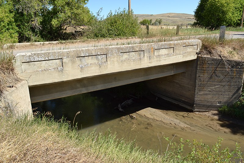 File:Bluewater Creek Bridge, Carbon County, MT.jpg