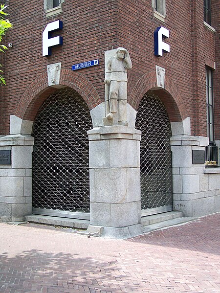 File:Boer Willem Valk Friesland Bank Zaailand leeuwarden.JPG