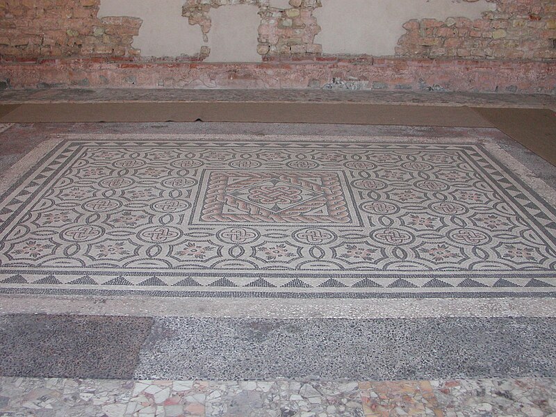 File:Brescia - Tempio Capitolium - Mosaici.jpg