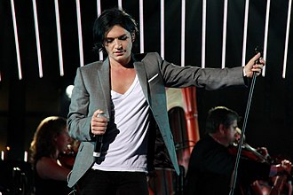 330px-Brian_Molko_in_the_European_Parliament