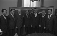 1970년 11월 10일 서독을 방문중인 대한민국 국회의원 6인 중 왼쪽에서 네번째가 장경순
