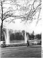 Bundesarchiv Bild 183-30259-0006, Leipzig, Clara-Zetkin-Park, Teich, Springbrunnen.jpg