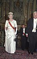Британська королева Єлизавета II і президент Німеччини Ріхард фон Вайцзеккер (в центрі) з великими хрестами особливого ступеня (1992).