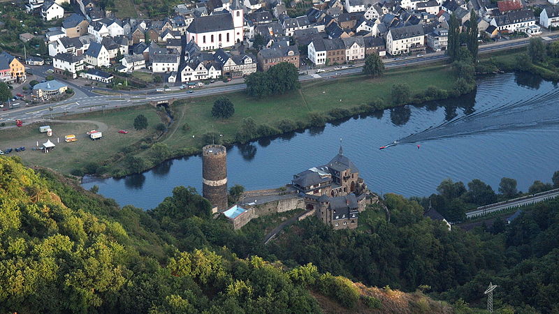 File:Burg Bischofstein 021x.jpg