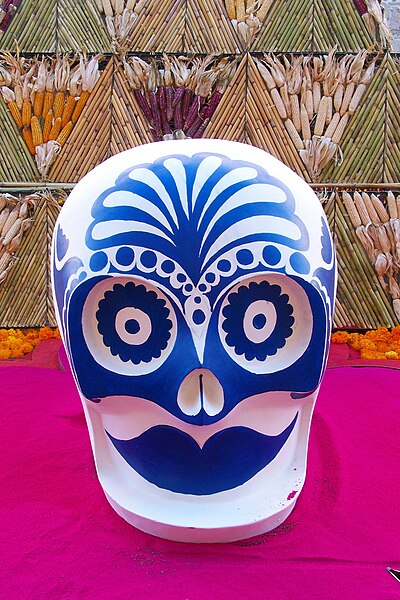 File:Calavera festiva.jpg