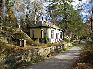 Deeside temir yo'lidagi Cambus O'May bekati (2) - geograph.org.uk - 597200.jpg