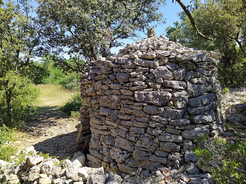 File:Capitelle Saussines 1.jpg