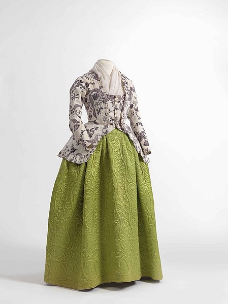 File:Caraco jacket in printed cotton, 1770-1790, skirt in quilted silk satin, 1750-1790.jpg