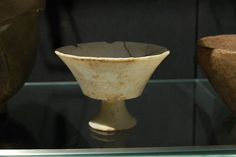 File:Chalice, Cycladic marble cup, 2700-2200 BC, BM, GR 1912,6-26,11, 154382.jpg