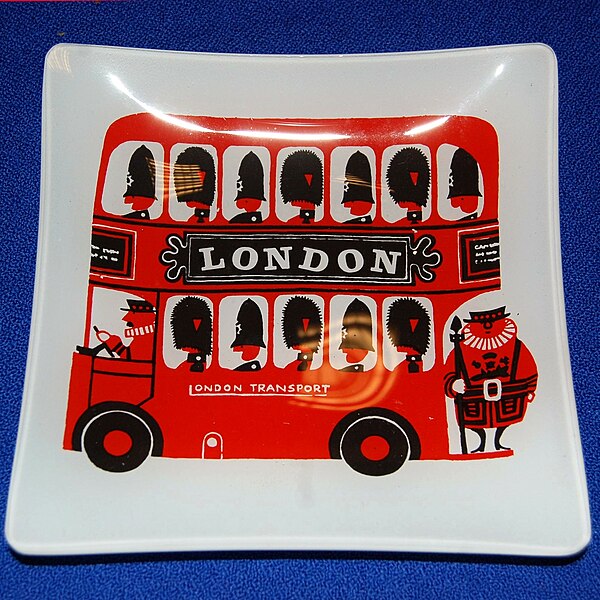 File:Chance Glass - Sights of London - Kenneth Townsend - ashtray.jpg