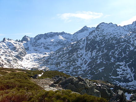 View of the Circo de Gredos in Spring, from the North-East in the Barrerones. Circo de Gredos.JPG