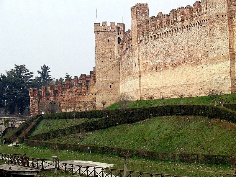 File:Cittadella Borgo Vicenza.jpg