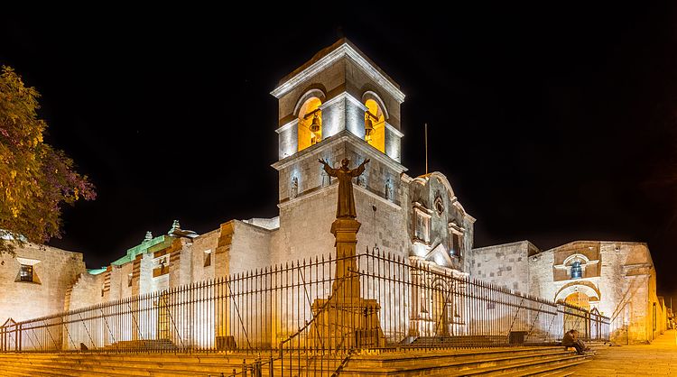 Францисканский монастырь в Арекипе, Перу