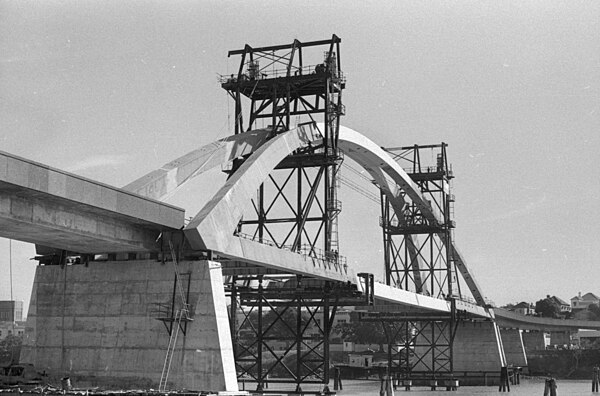 Construction of the Merivale Railway Bridge, Brisbane, 1979