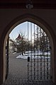 English: Entrance to the Courtyard of the Castle of Blutenburg in Winter 2013. Deutsch: Blick vom Eingangsturm in den Innenhof von Schloss Blutenburg im Winter 2013. Mit Leuchter an der Decke.