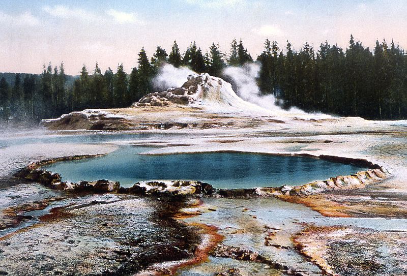 File:Crested Pool and Castle Geyser (16270844678).jpg