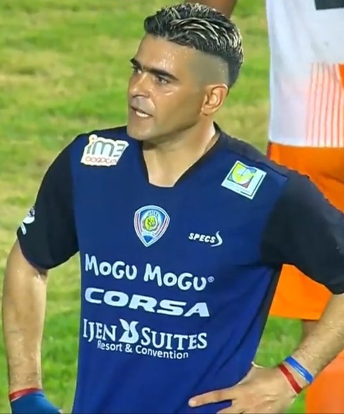 File:Cristian Gonzáles' against Pusamania Borneo FC in the 2015 Indonesia General Sudirman Cup.jpg