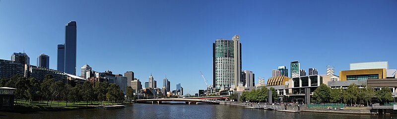 File:Crown Casino complex at South Bank of the Yarra River.jpg